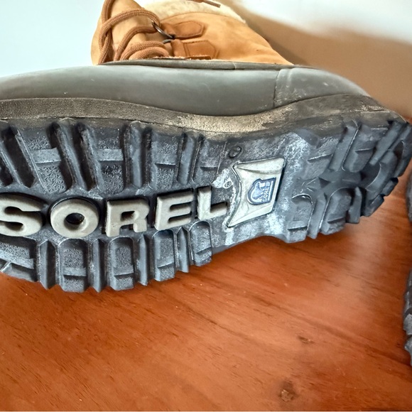 Sorel Men\'s Tan and Black‎ Winter Boots Caribou Sz 7